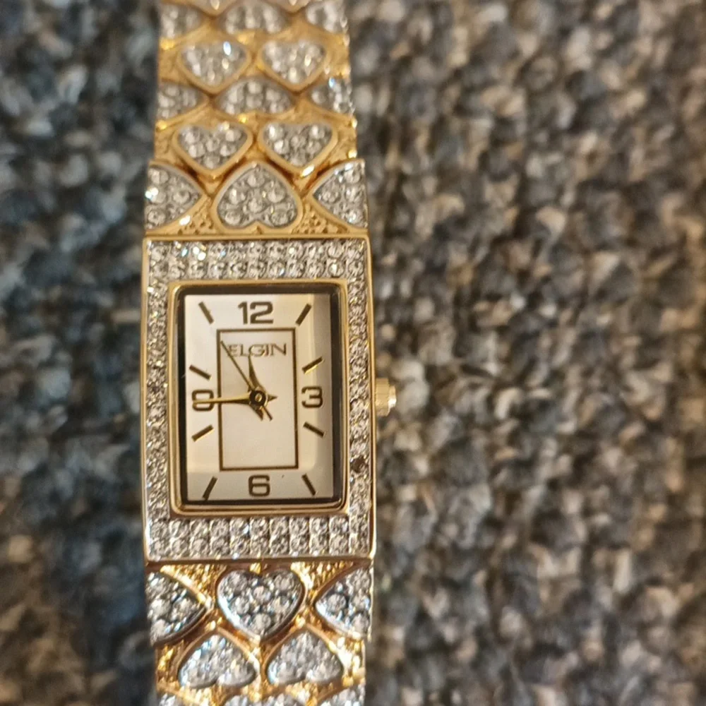 Elgin women gold tone and crystal watch with 2 gold tone bracelets